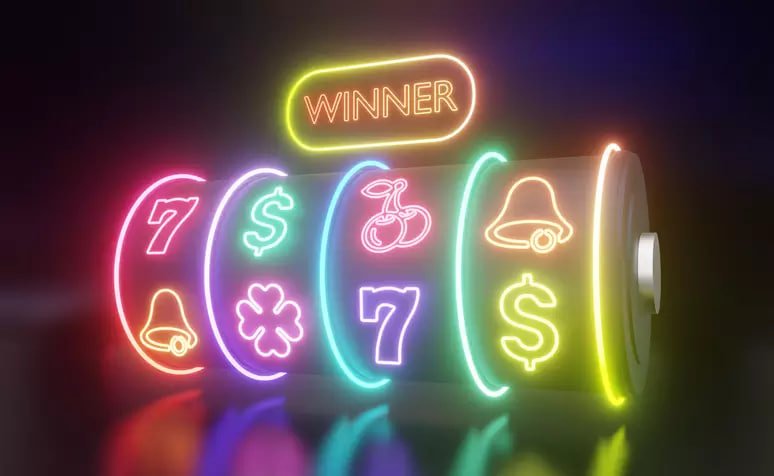Pengguna jnetogel memeriksa indikator keamanan akun pada layar desktop